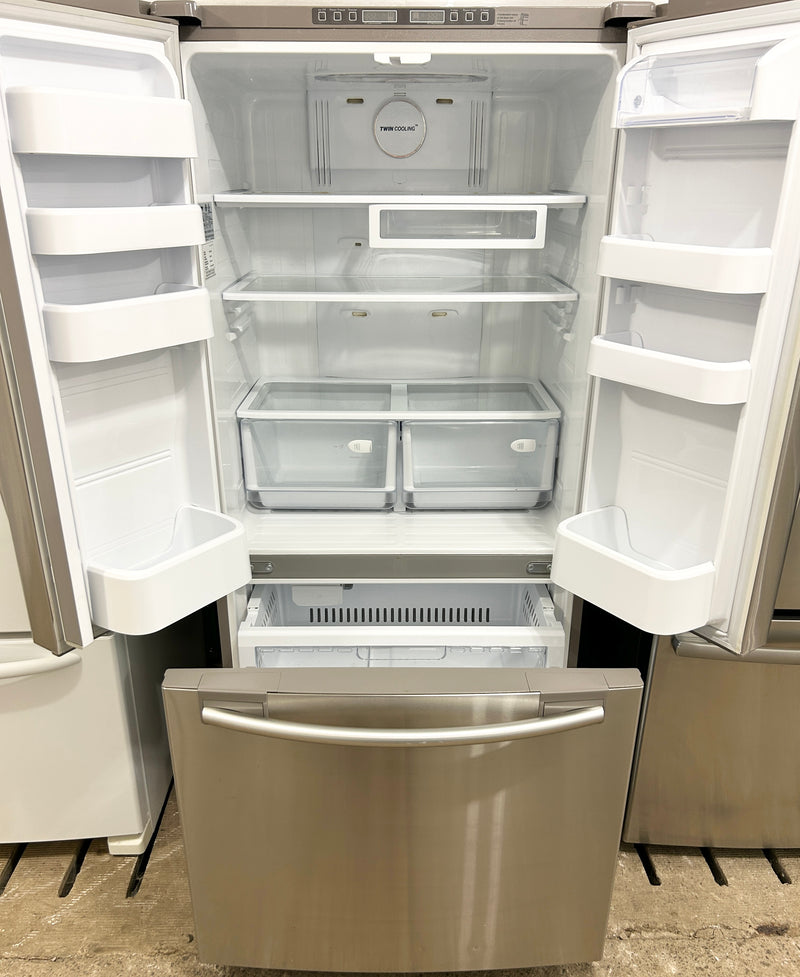 Samsung 33" Wide Counter Depth Stainless Steel Fridge with Ice Maker, Free 60 Day Warranty